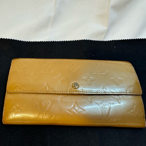 Authentic Louis Vuitton Gold Vernis Mono
Long Wallet 7.5in x 4in - Picture 1 of 4